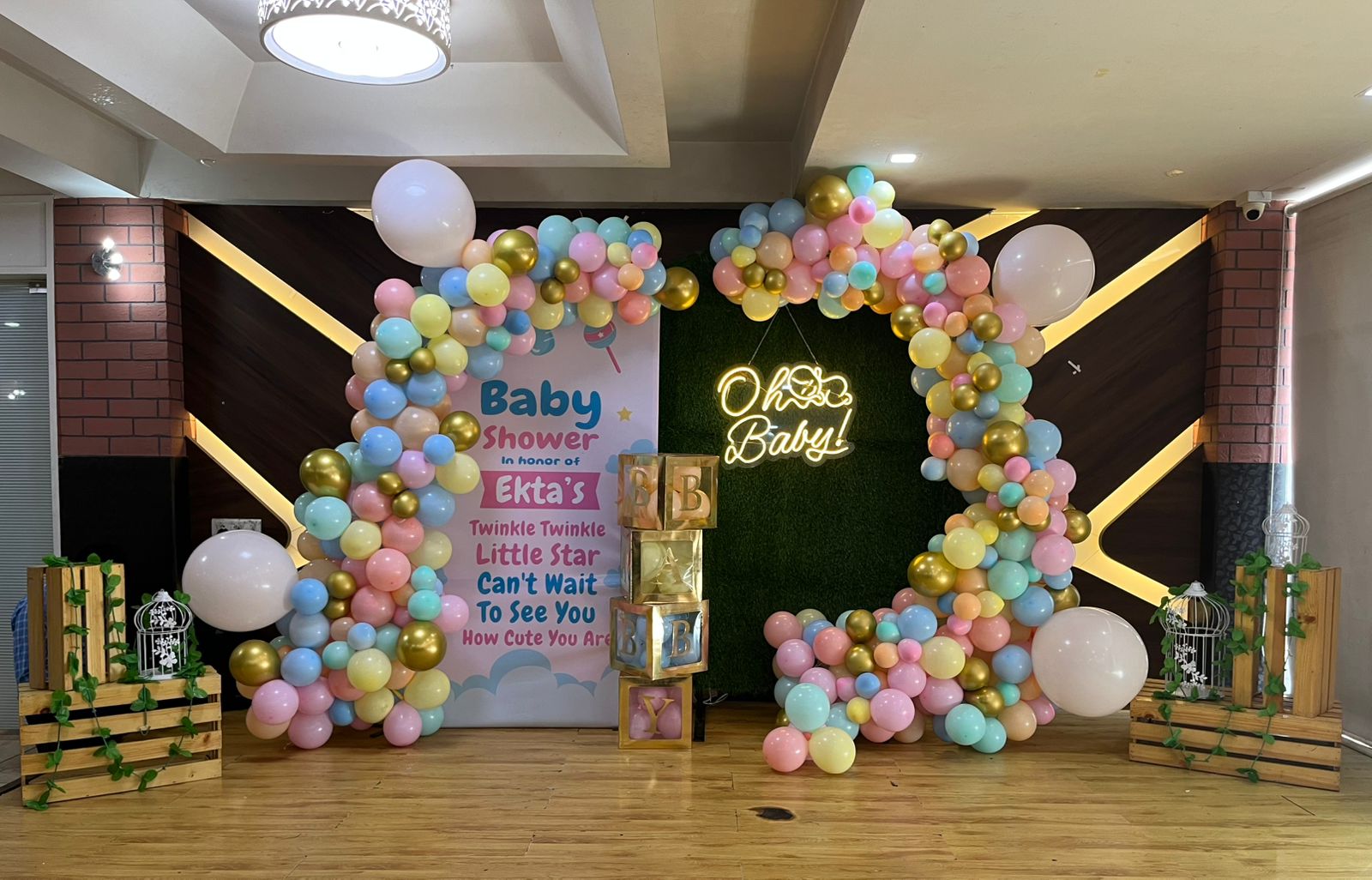 Pastel & Gold Oh Baby Balloon Decor