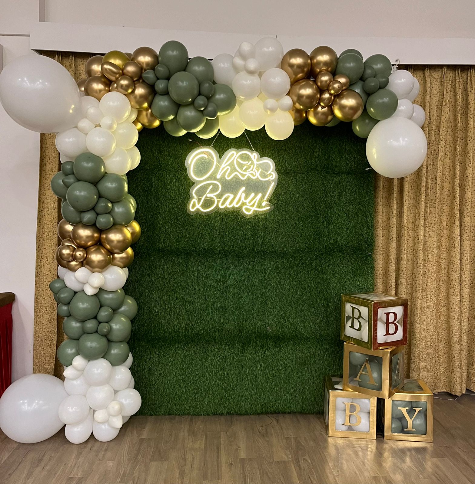 Oh Baby Green Grass Wall Balloon Decoration
