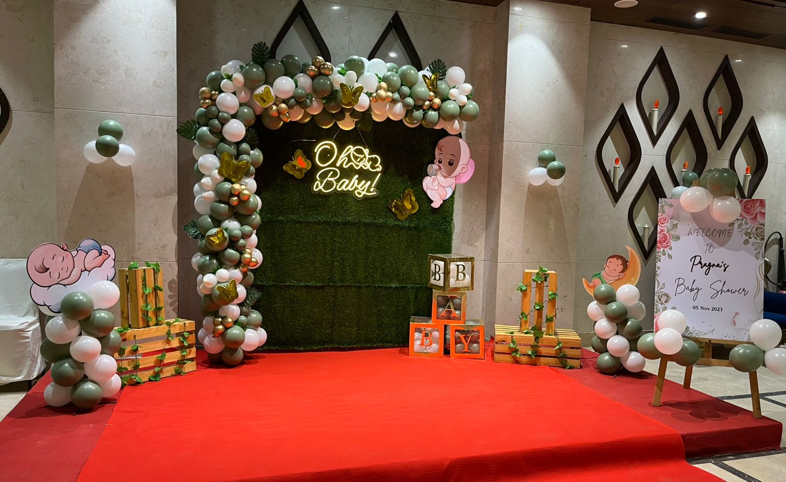 Oh Baby Sage Green & Gold Arch